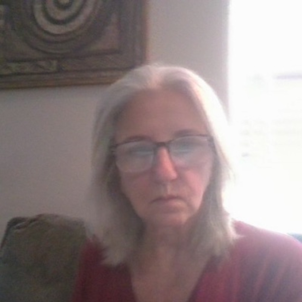 Meet your Posher, Claudia